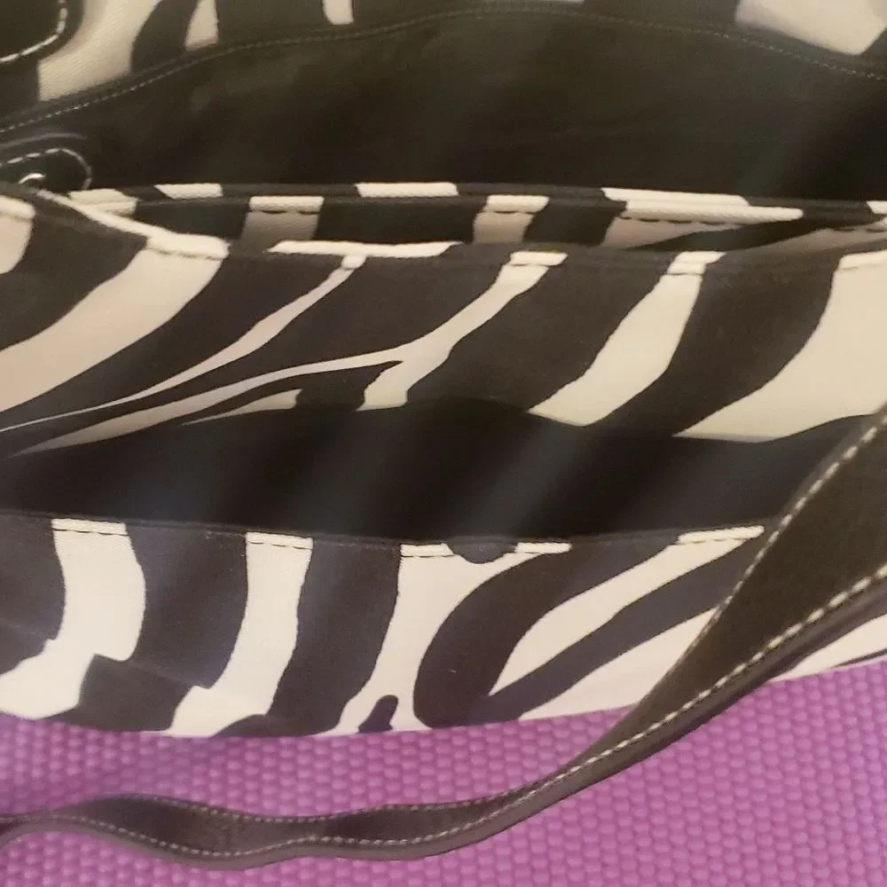 Zebra print purse - Picture 7 of 8